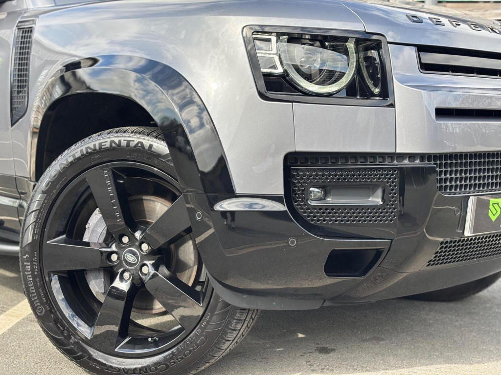 LAND ROVER DEFENDER 110