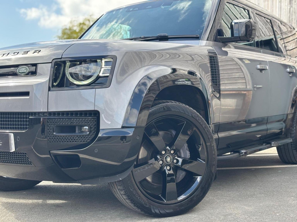 LAND ROVER DEFENDER 110