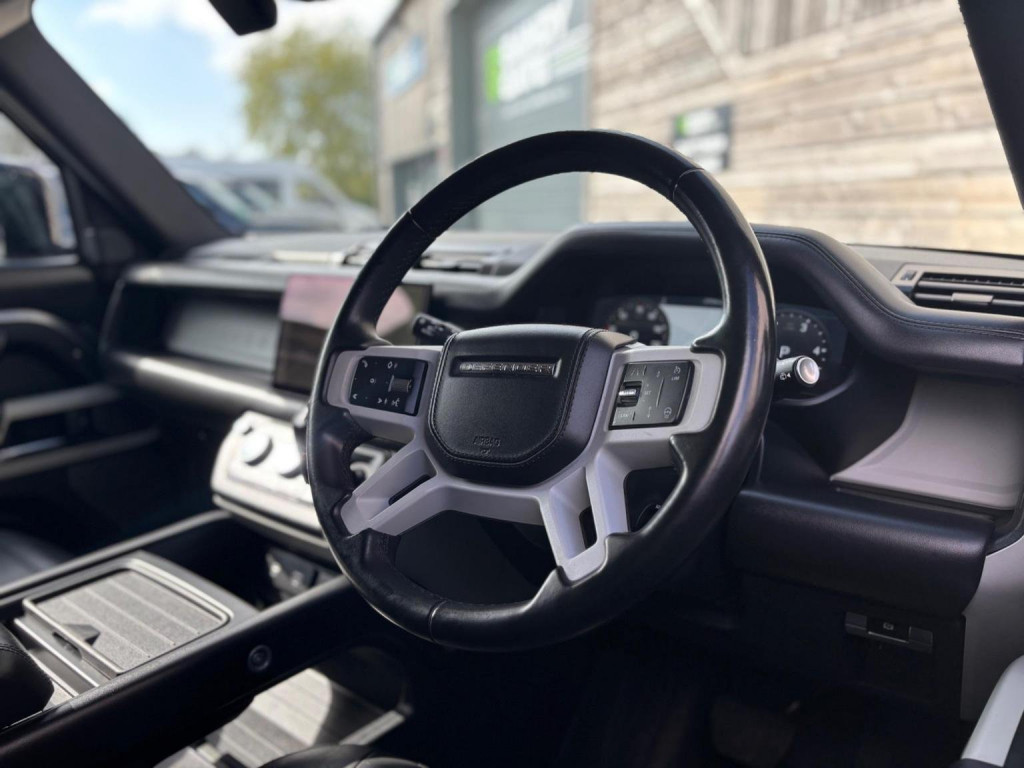 LAND ROVER DEFENDER 110