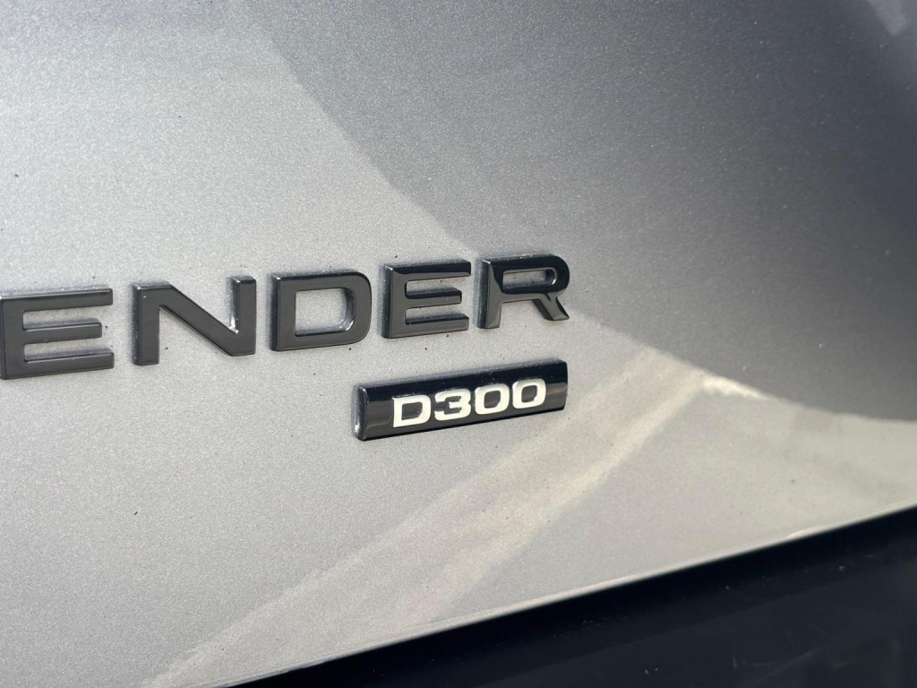 LAND ROVER DEFENDER 110