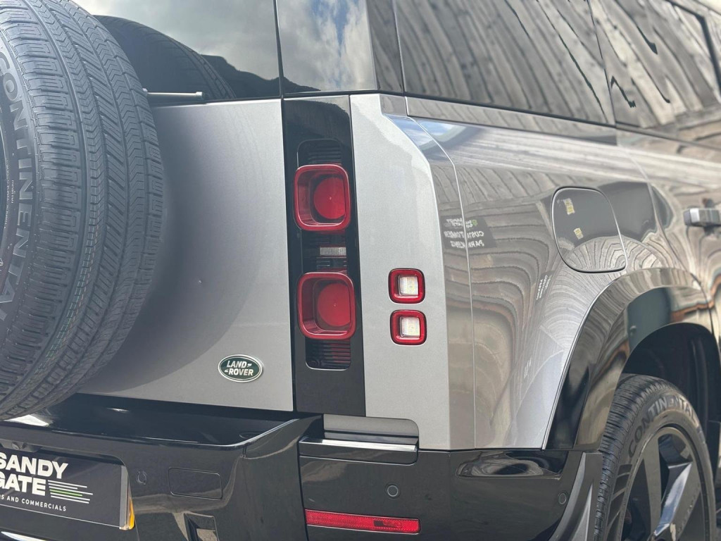 LAND ROVER DEFENDER 110