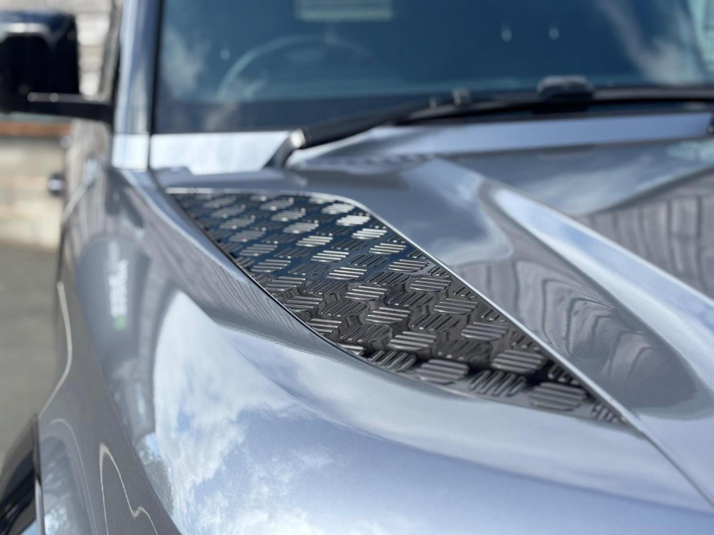 LAND ROVER DEFENDER 110