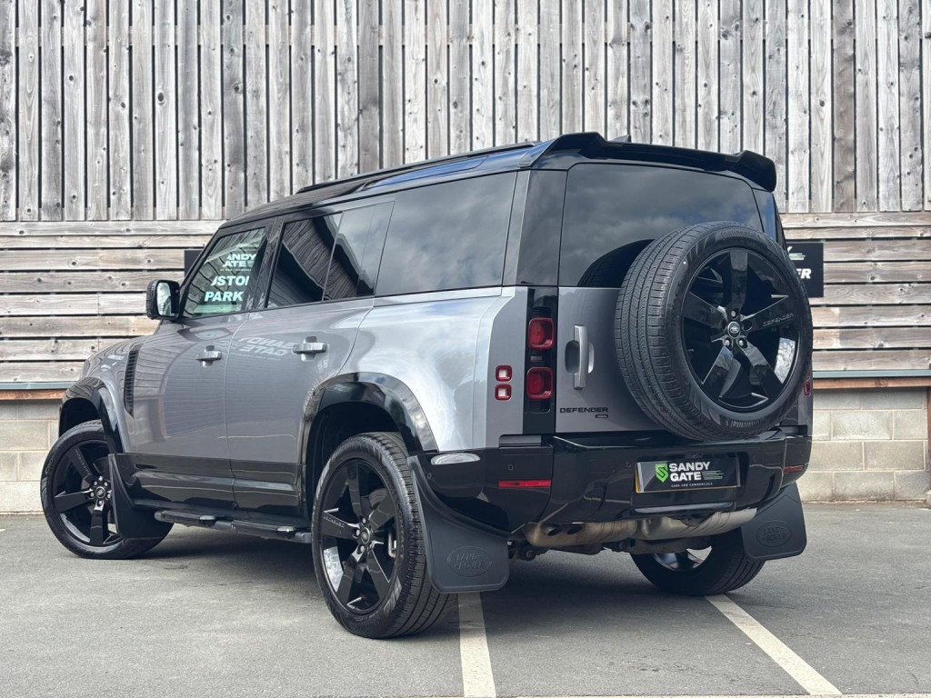 LAND ROVER DEFENDER 110
