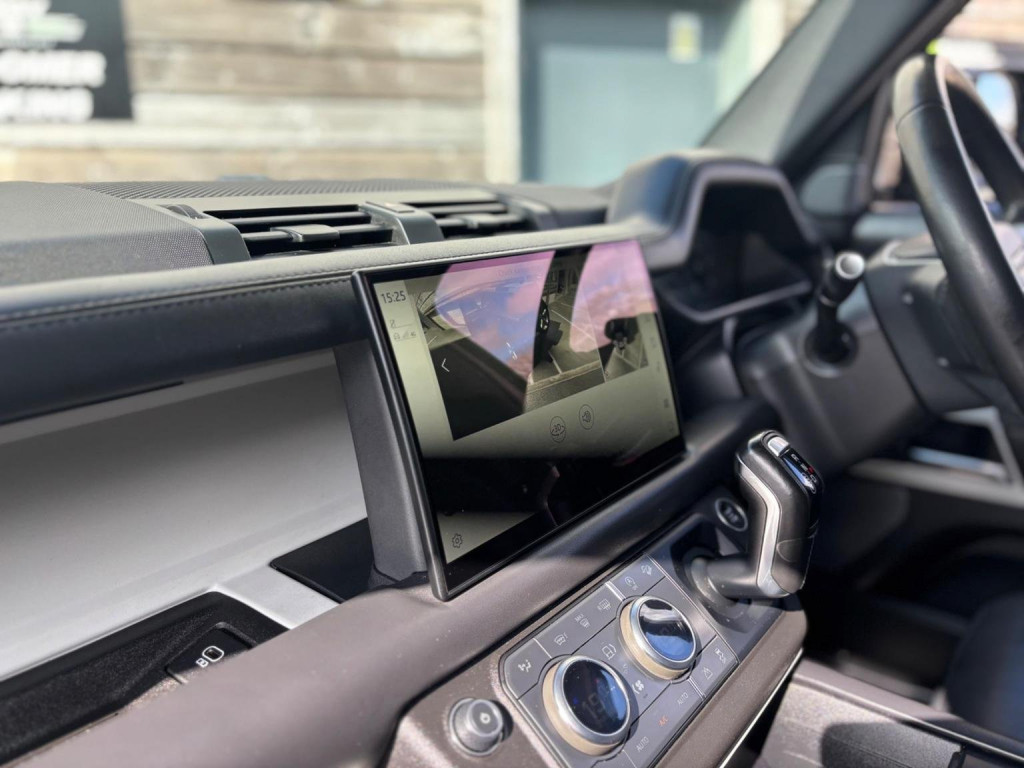 LAND ROVER DEFENDER 110