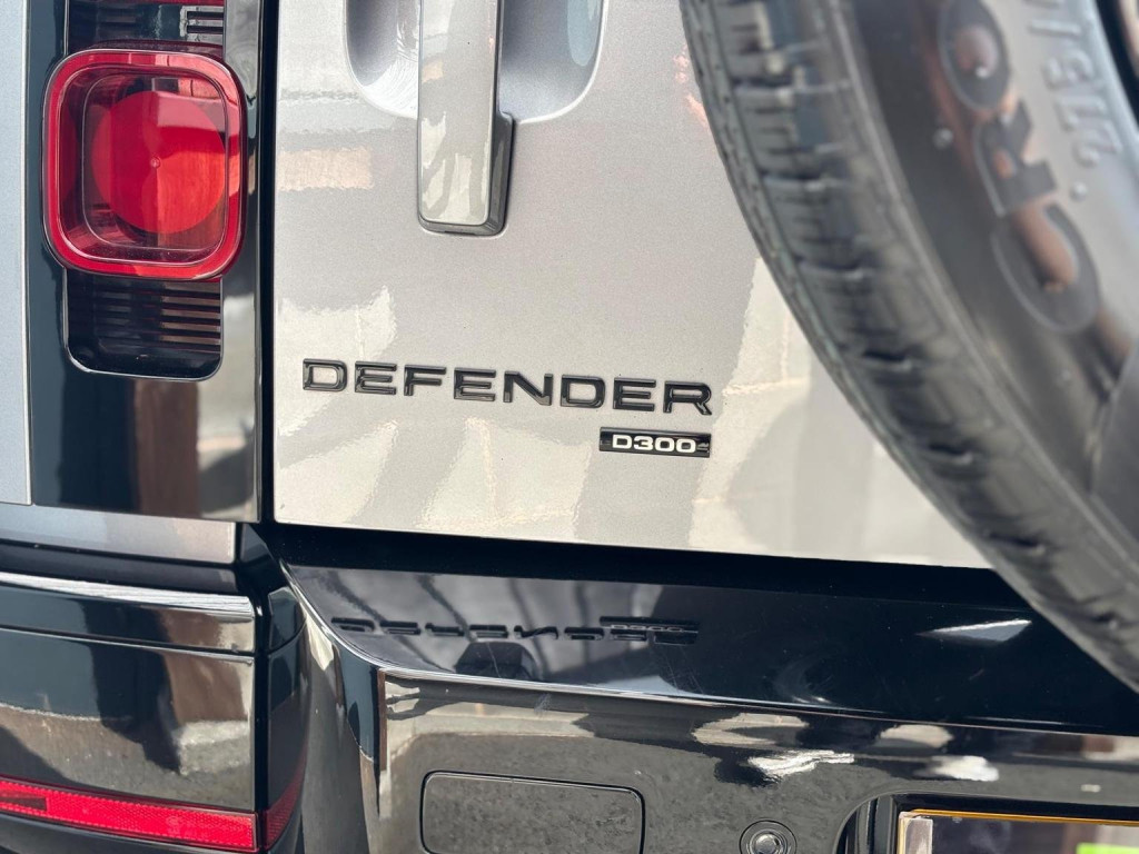 LAND ROVER DEFENDER 110