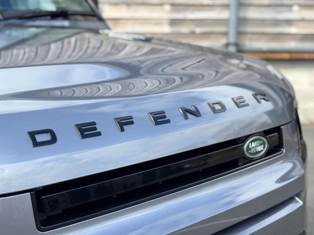 LAND ROVER DEFENDER 110