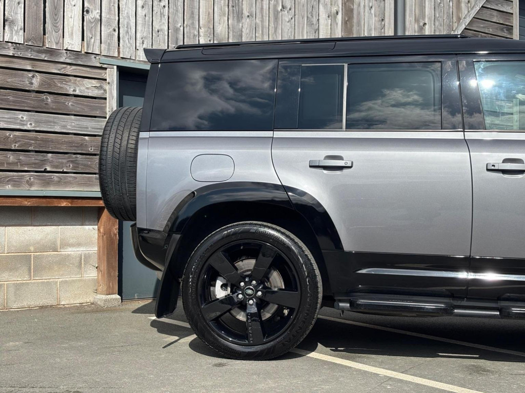 LAND ROVER DEFENDER 110