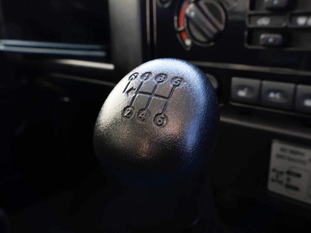 LAND ROVER DEFENDER 90