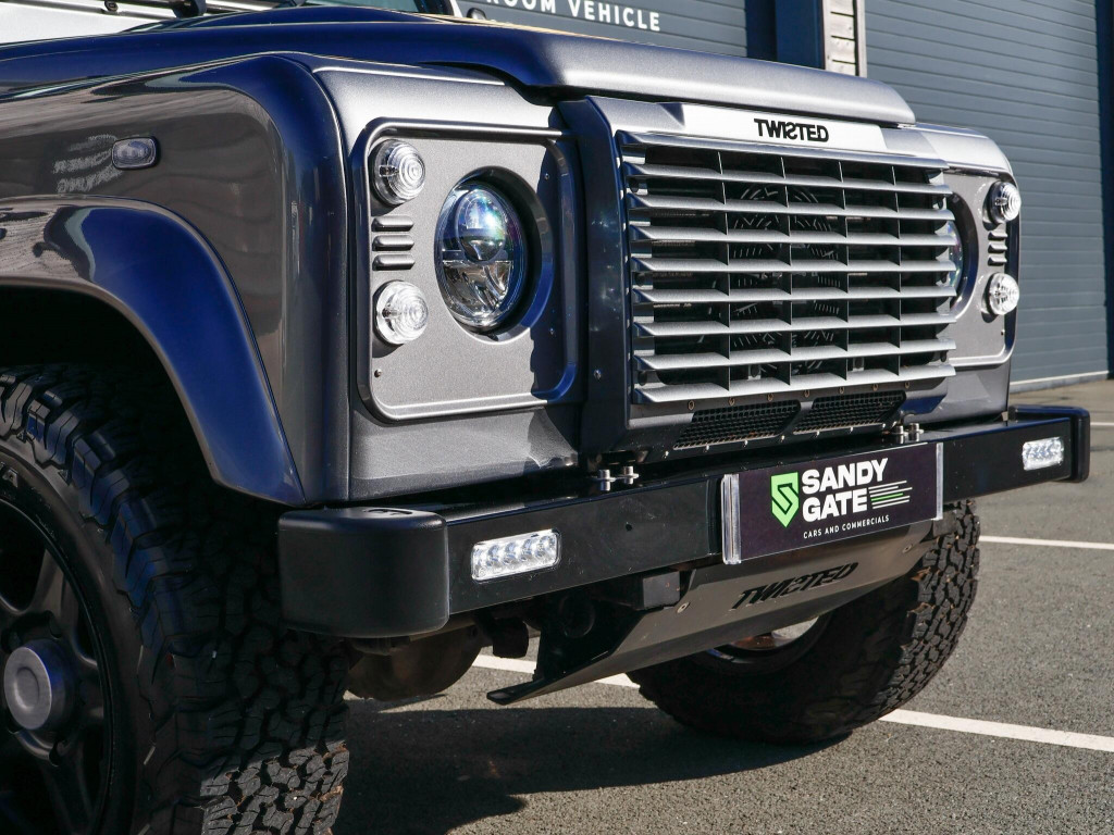 LAND ROVER DEFENDER 90