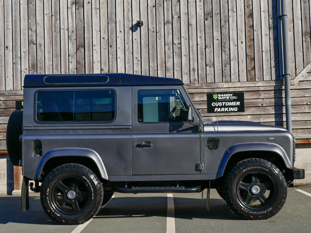 LAND ROVER DEFENDER 90