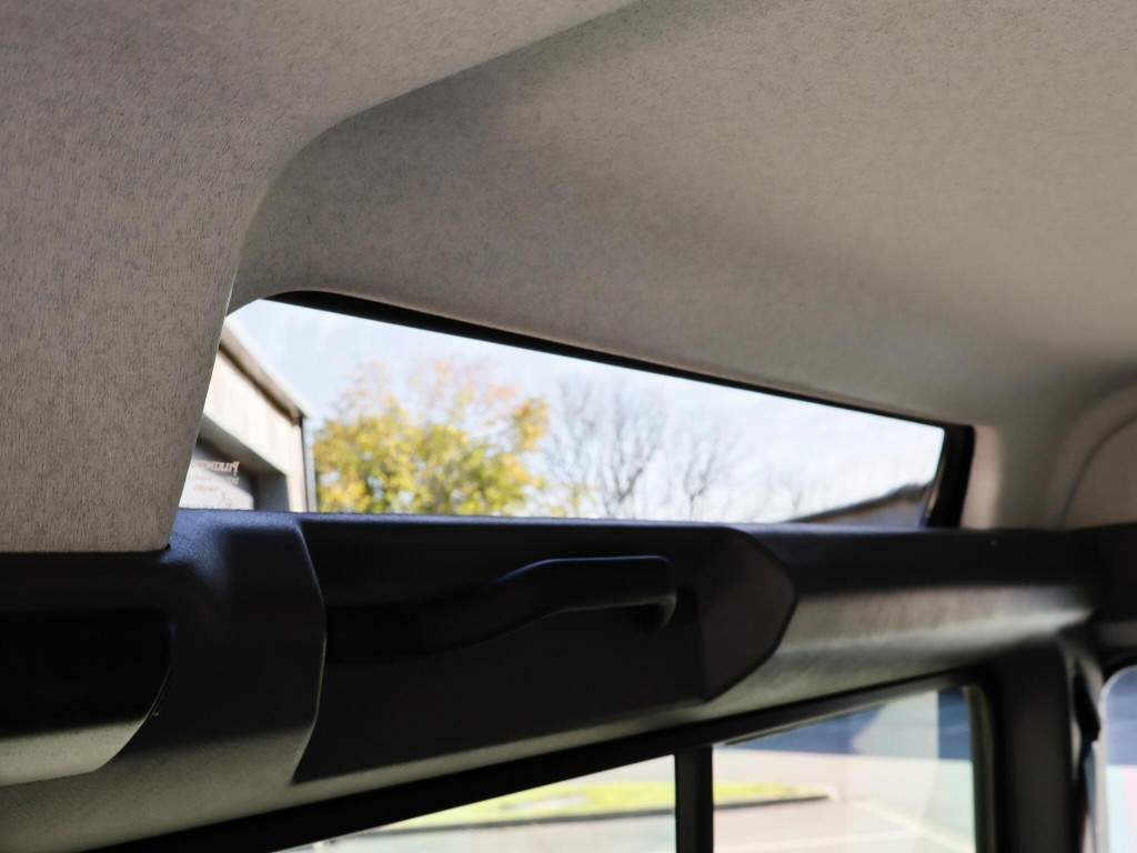 LAND ROVER DEFENDER 90