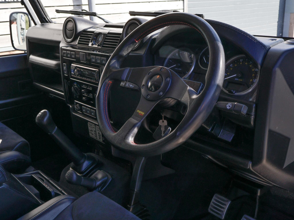 LAND ROVER DEFENDER 90