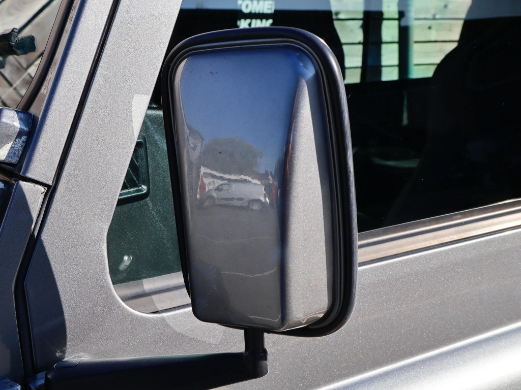 LAND ROVER DEFENDER 90