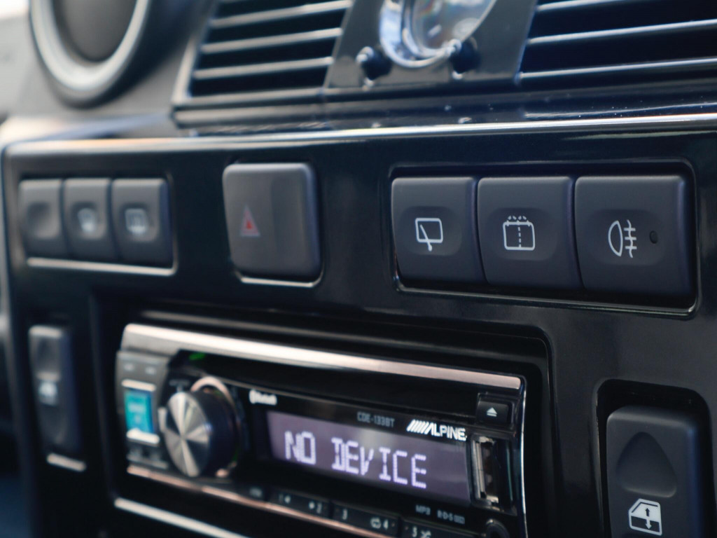 LAND ROVER DEFENDER 90