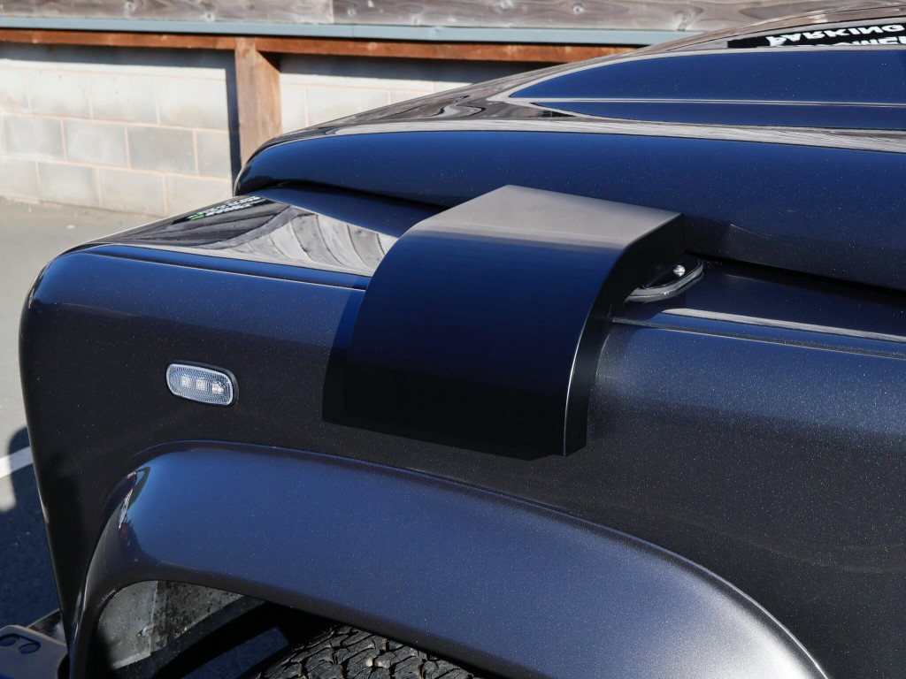 LAND ROVER DEFENDER 90