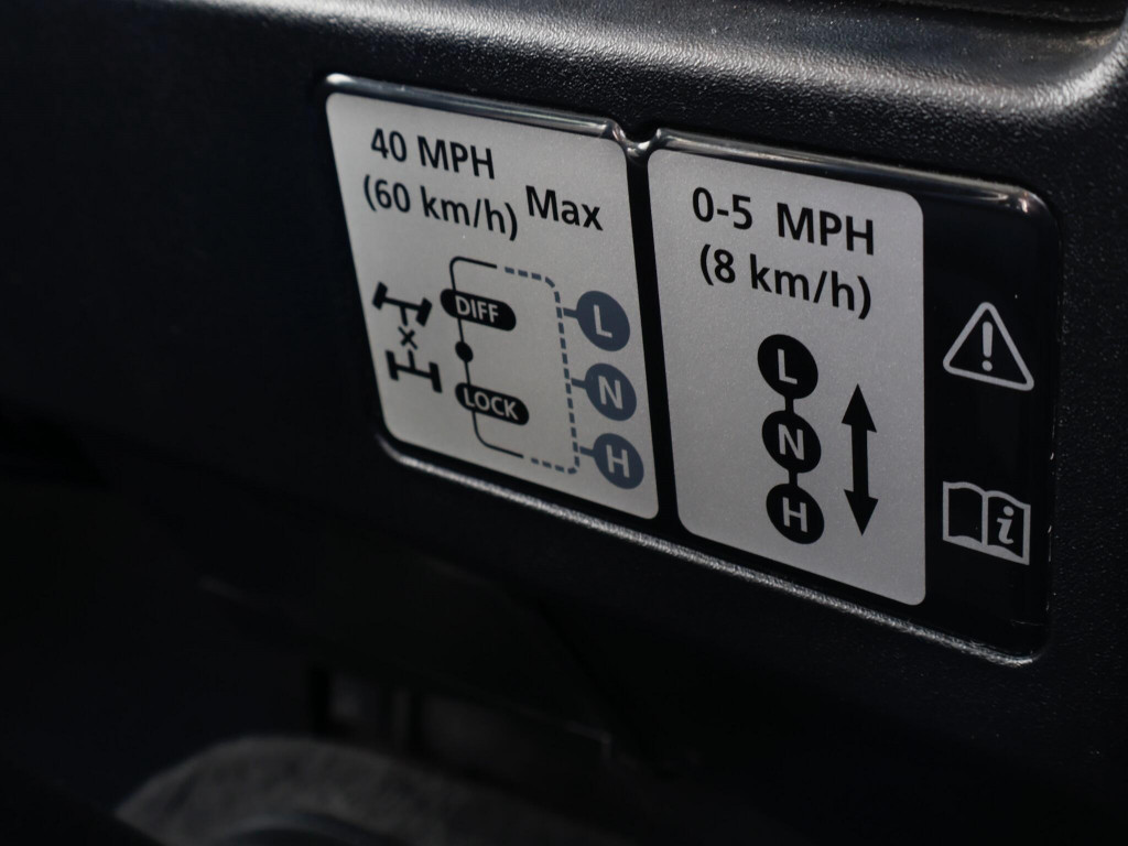 LAND ROVER DEFENDER 90