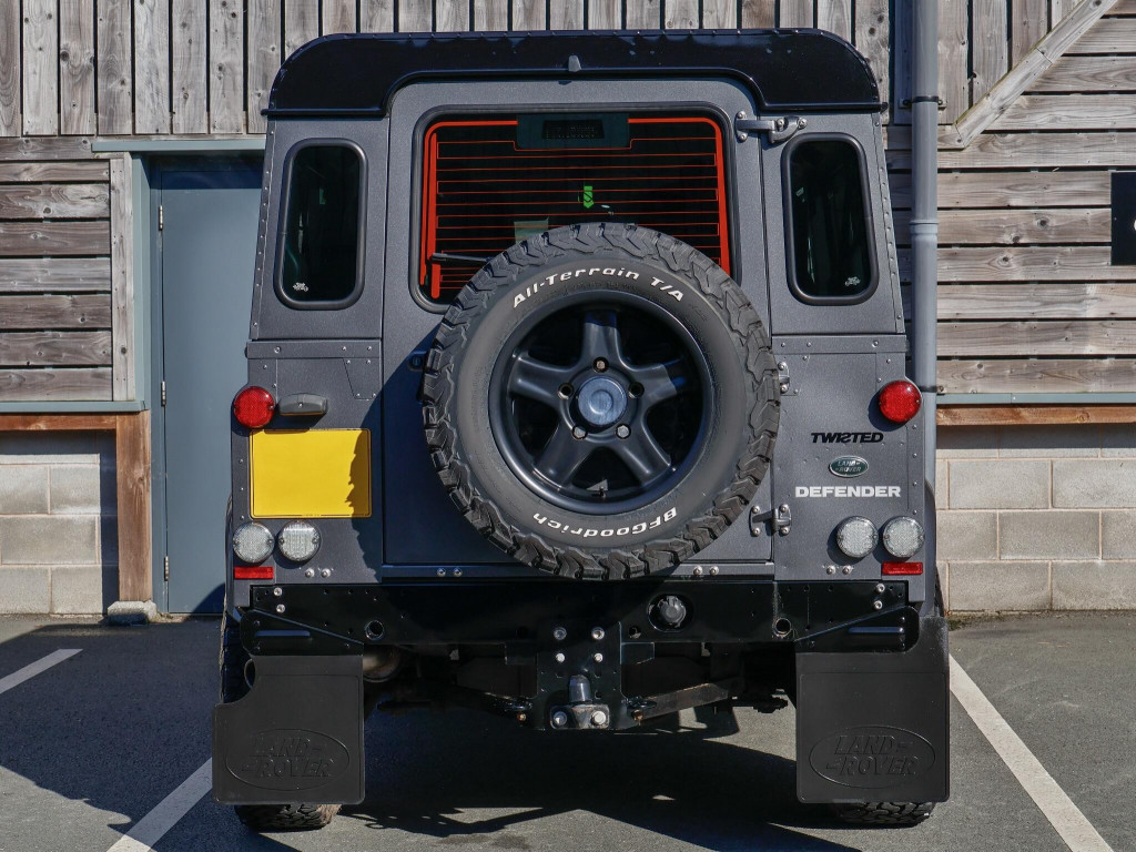 LAND ROVER DEFENDER 90