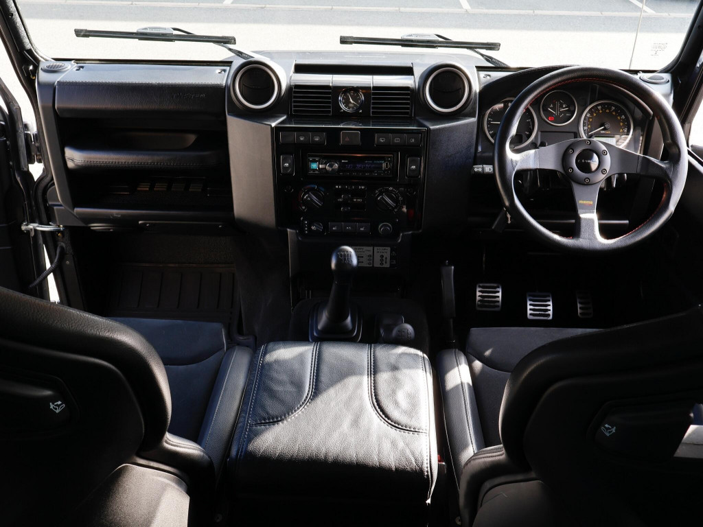 LAND ROVER DEFENDER 90