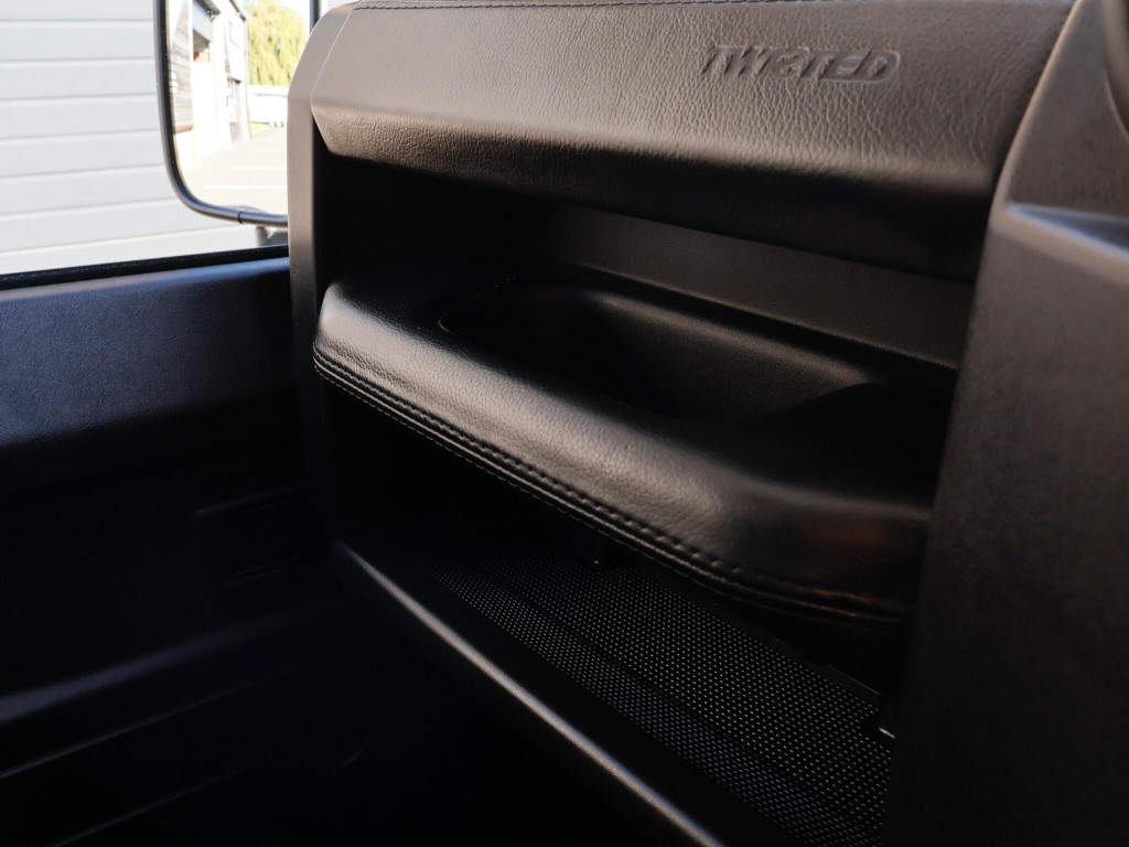 LAND ROVER DEFENDER 90