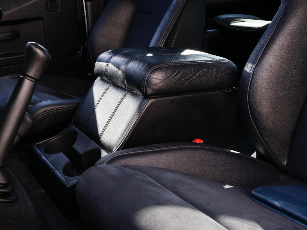 LAND ROVER DEFENDER 90