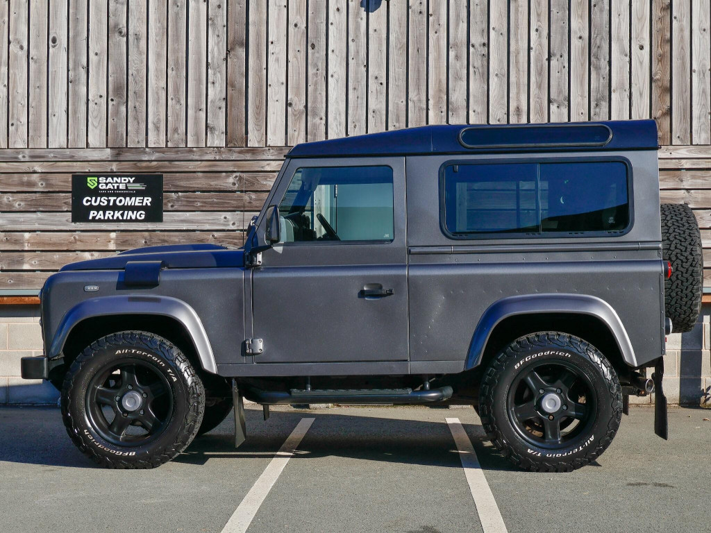LAND ROVER DEFENDER 90