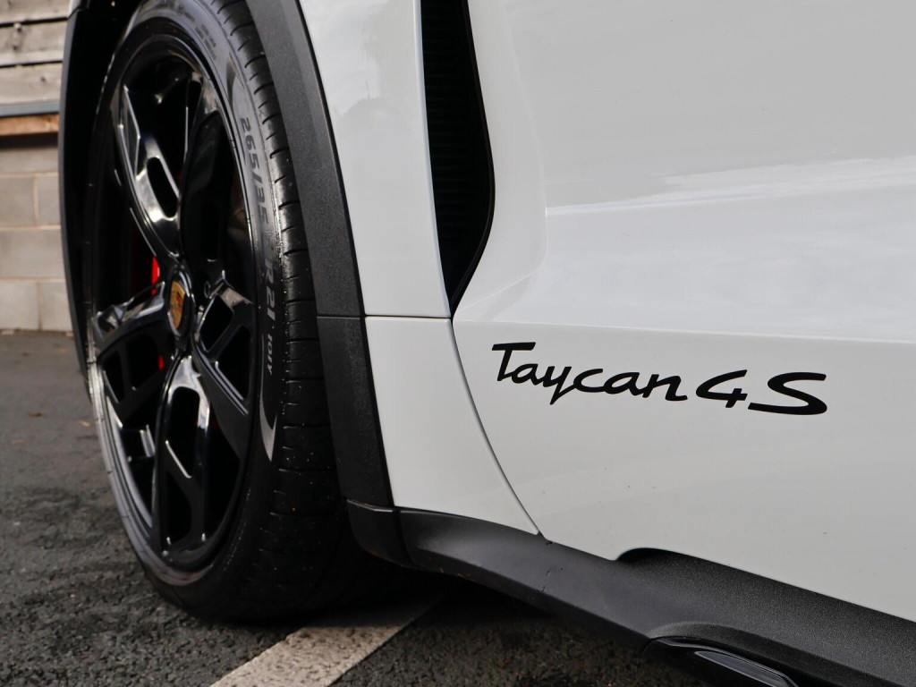PORSCHE TAYCAN