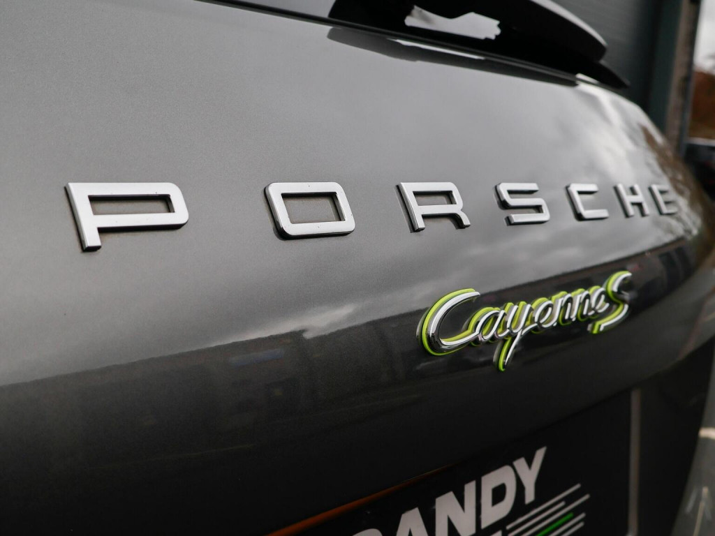 PORSCHE CAYENNE