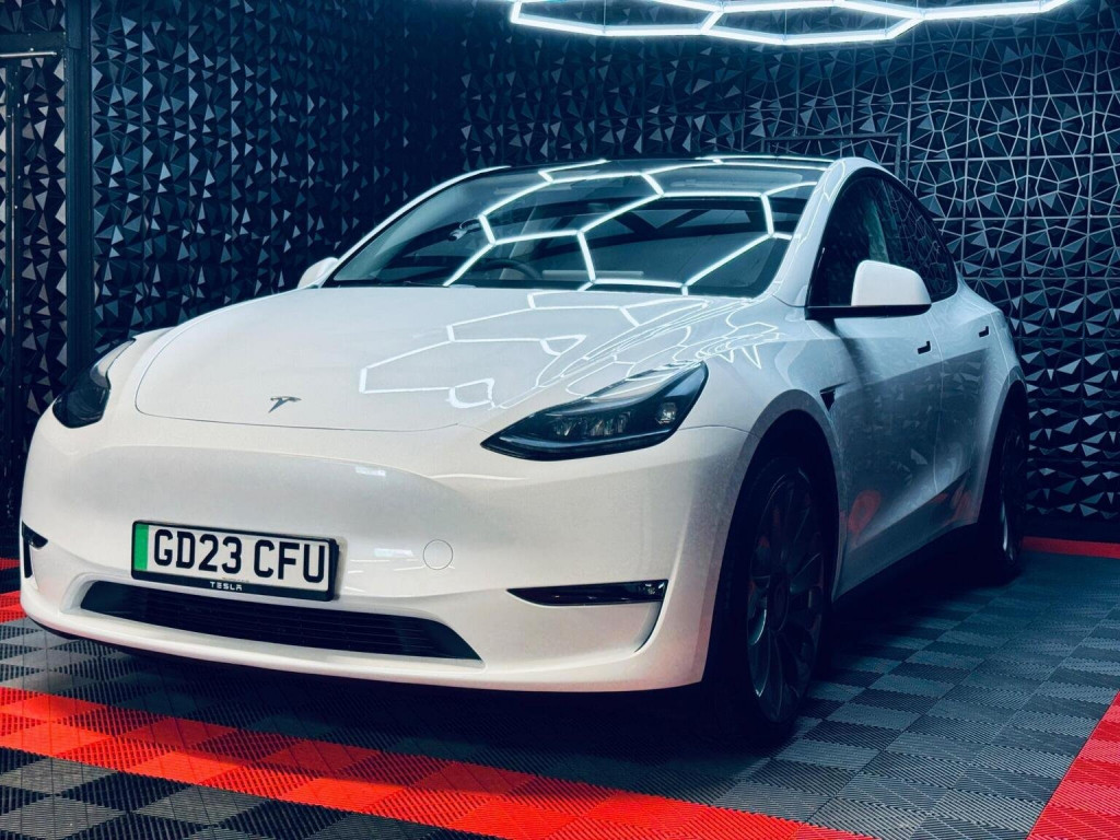 TESLA MODEL Y