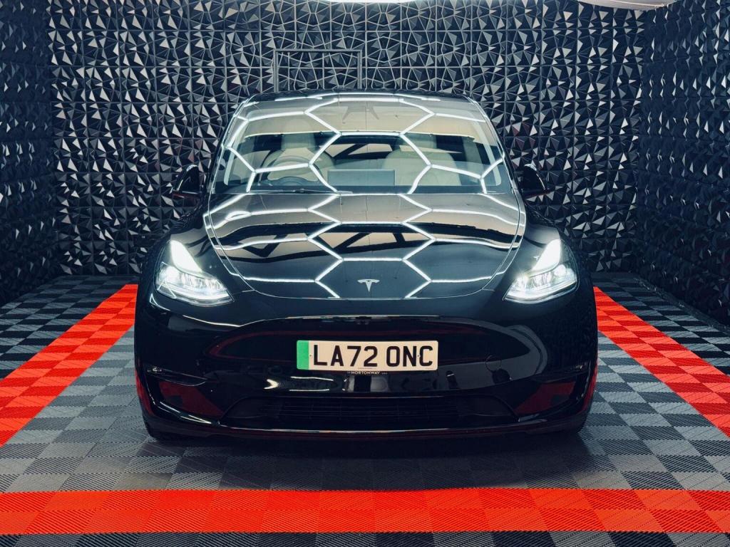 TESLA MODEL Y