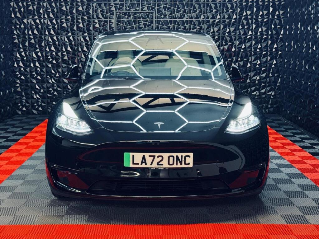 TESLA MODEL Y