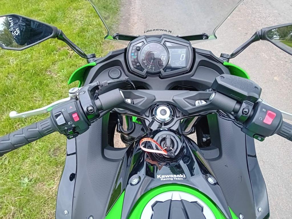 KAWASAKI Ninja 650