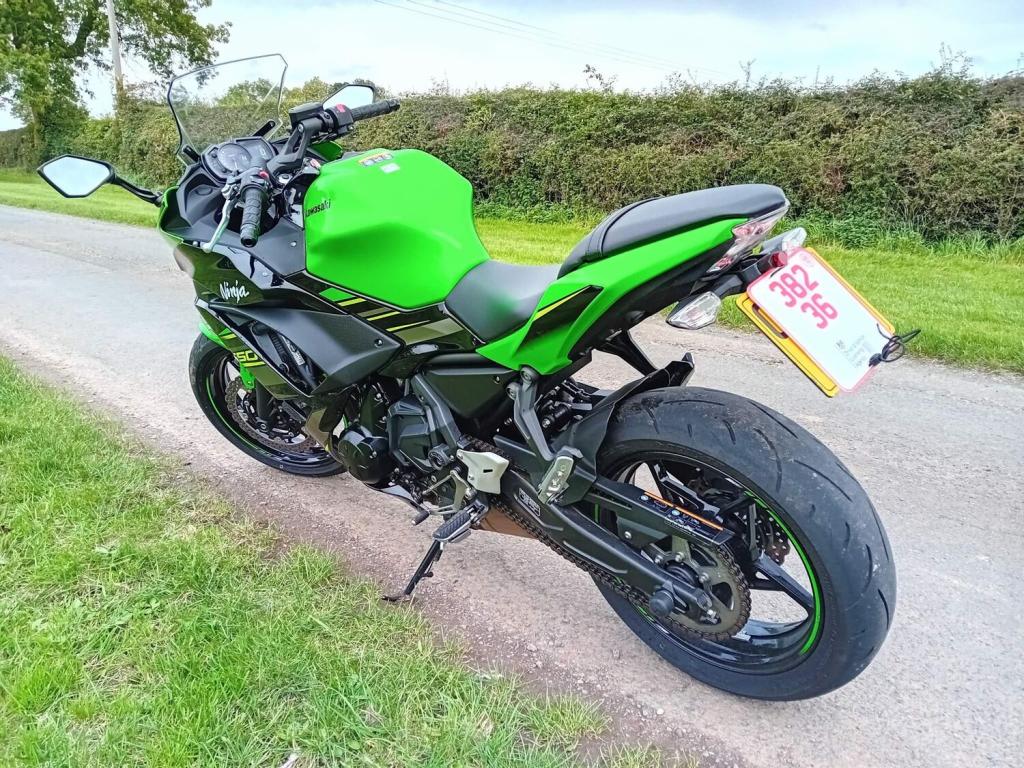 KAWASAKI Ninja 650
