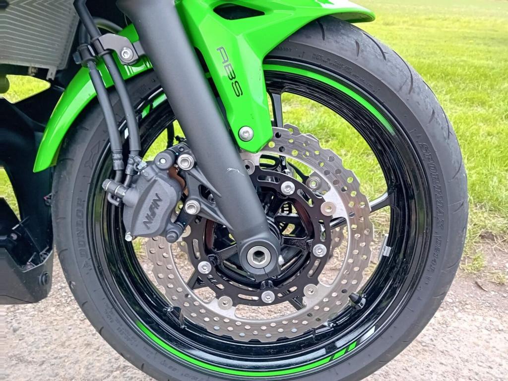 KAWASAKI Ninja 650