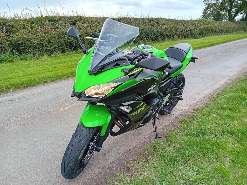 KAWASAKI Ninja 650