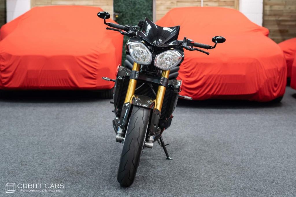 TRIUMPH Speed Triple