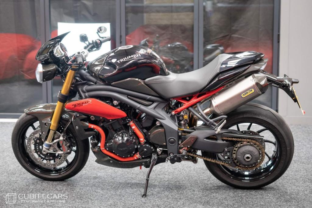 TRIUMPH Speed Triple