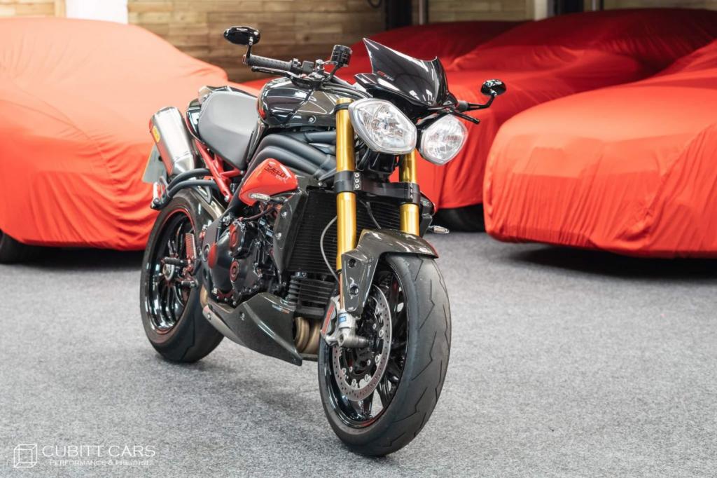 TRIUMPH Speed Triple