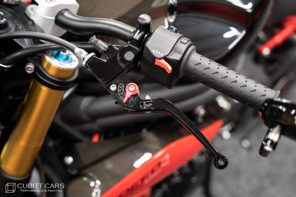 TRIUMPH Speed Triple