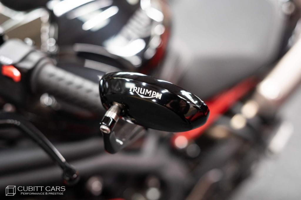 TRIUMPH Speed Triple