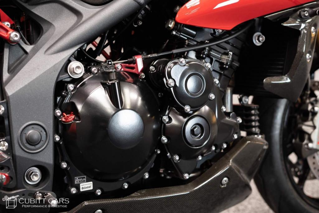 TRIUMPH Speed Triple