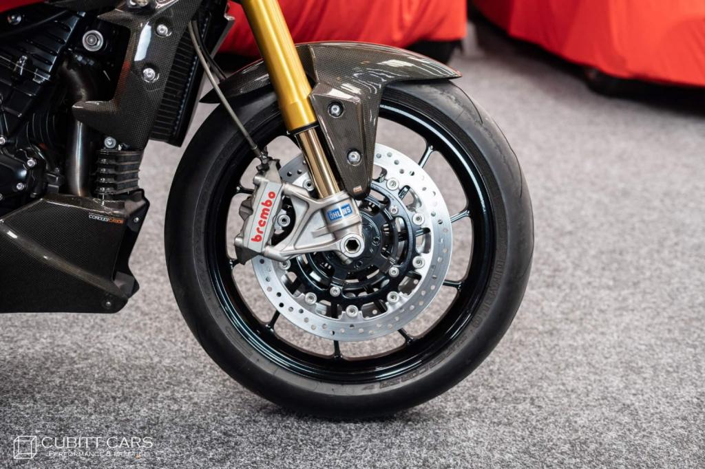 TRIUMPH Speed Triple