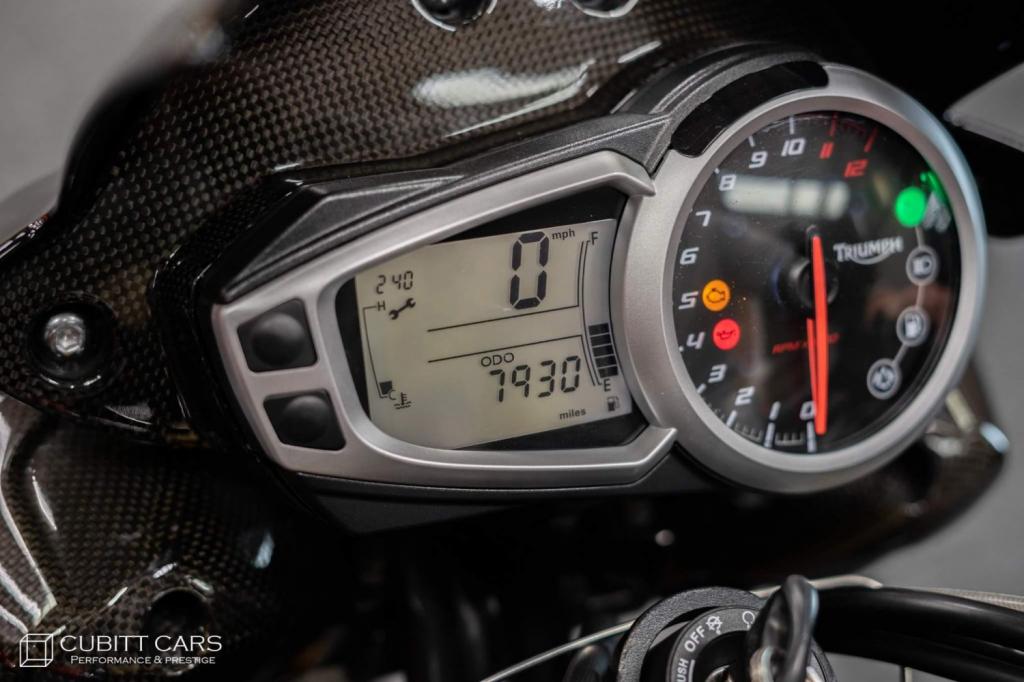 TRIUMPH Speed Triple