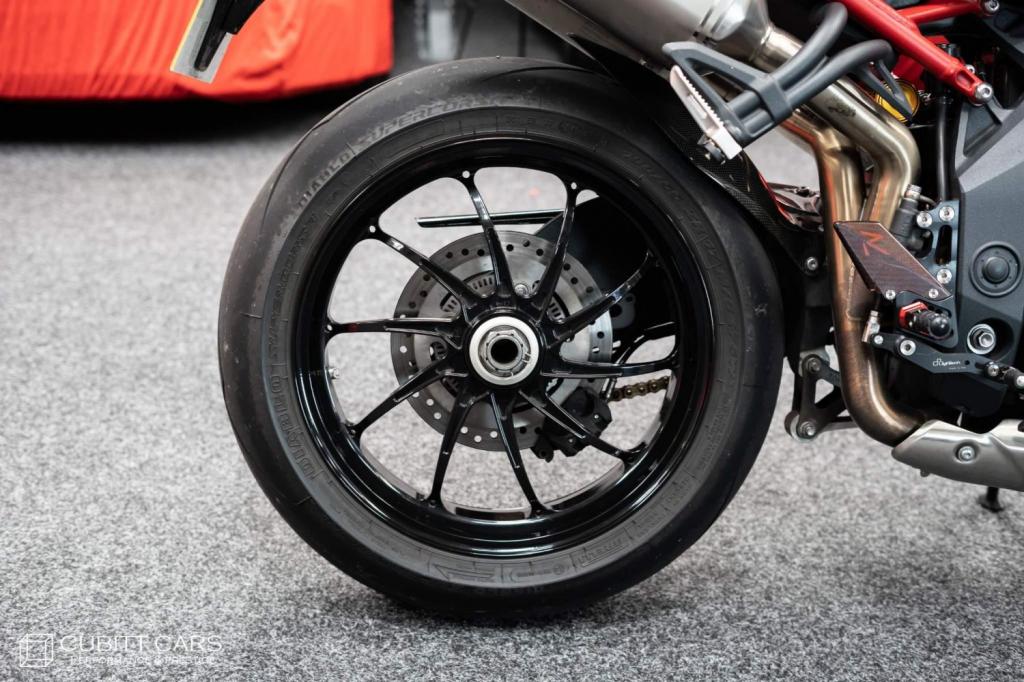 TRIUMPH Speed Triple