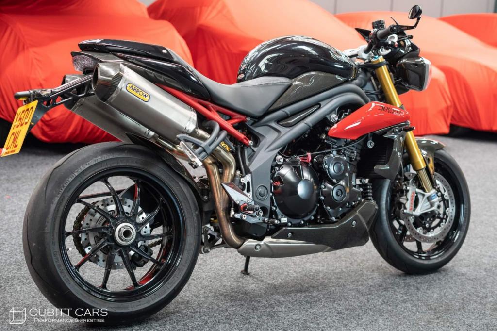 TRIUMPH Speed Triple