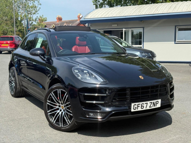 PORSCHE MACAN