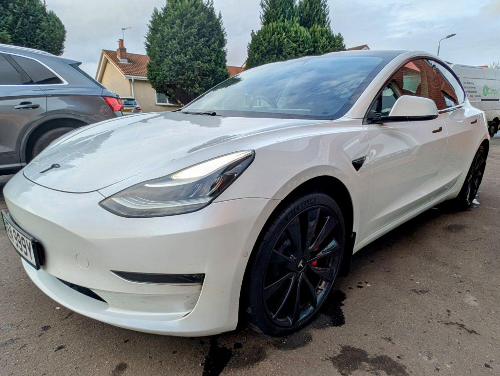 TESLA MODEL 3