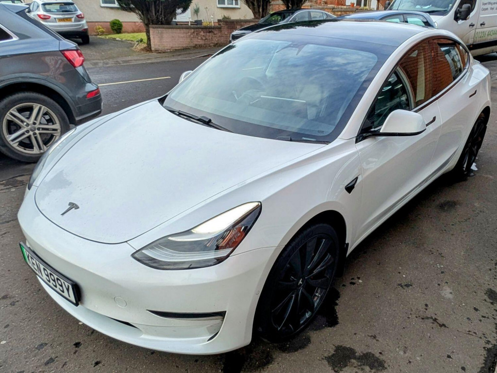 TESLA MODEL 3