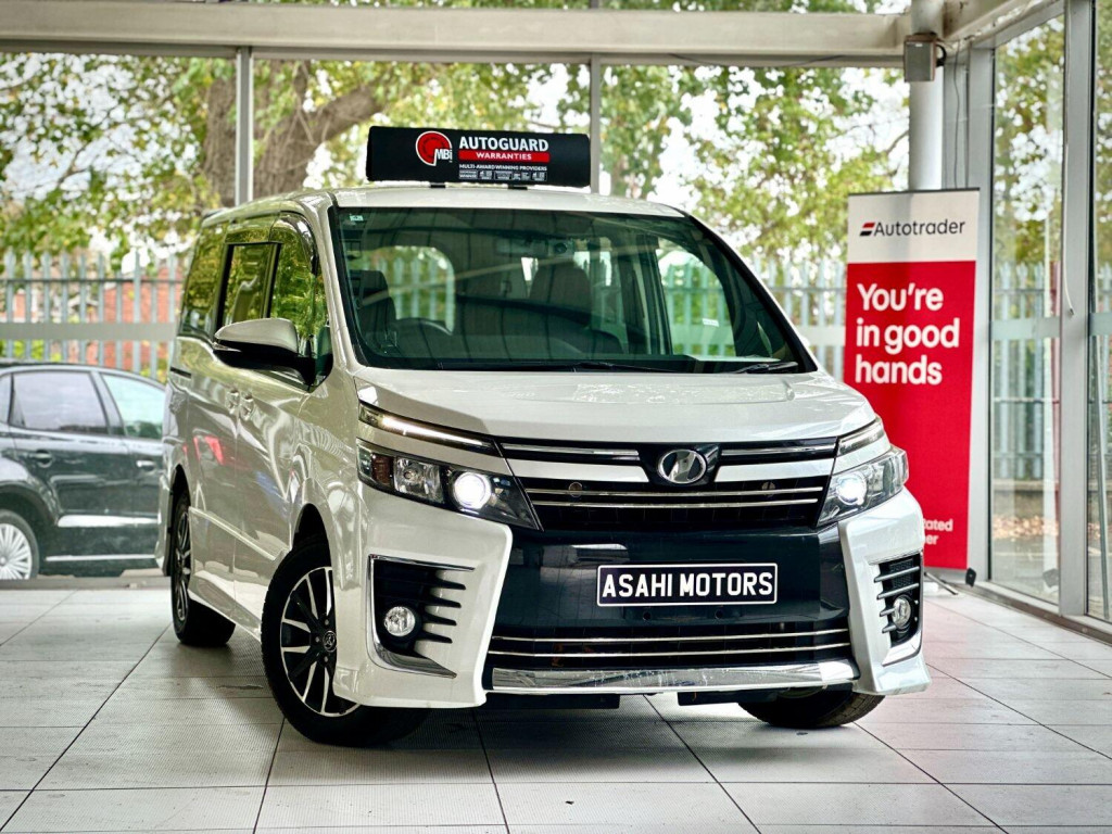 TOYOTA VOXY