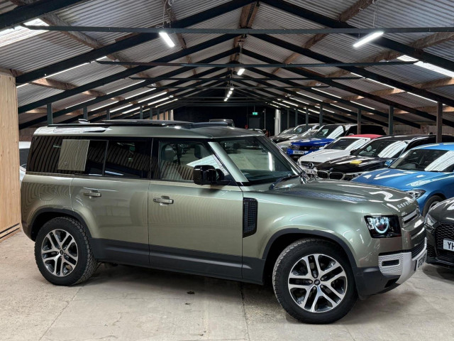 LAND ROVER DEFENDER 110