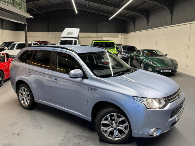 MITSUBISHI OUTLANDER